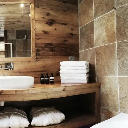 Val D Isere Chalet Sleeps 8 Wifi Chalet *